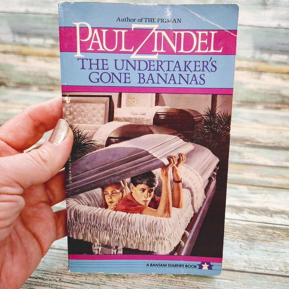 The Undertaker's Gone Bananas Paul Zindel 1979 YA Bantam Starfire Paperback‎